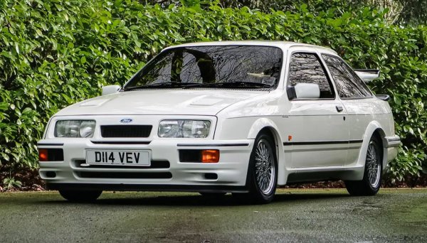 Обиковено се приема, че Sierra означава верига планини - особено в испаноговорящите страни. Но често се използва като кодова дума в радиокомуникацията за буквата „S“. Затова не е изненадващо, че се е появявало повече от веднъж при превозни средства.

В Европа името Sierra се свързва със страхотния модел на Ford , който замени изключително популярния Cortina през 1982 г  По-късно роди една наистина запомняща се версия RS Cosworth.
